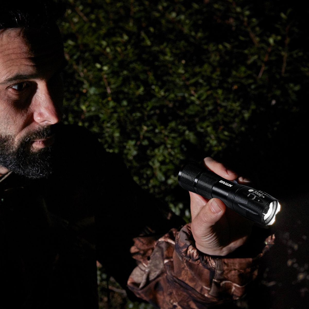 800 Lumen Tactical LED Flashlight Q8486