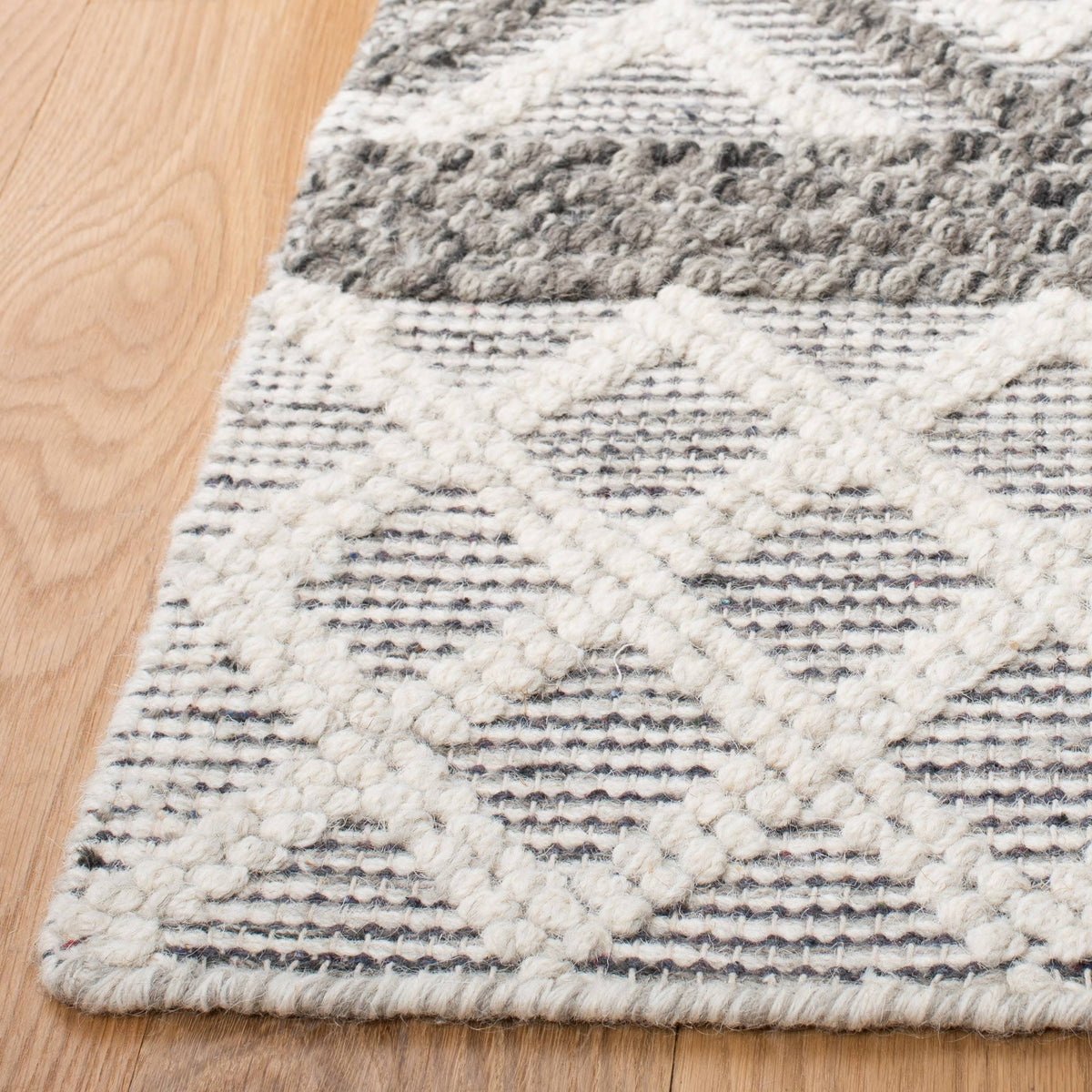 Ivory / Dark Grey 4 x 6 Rug X38071